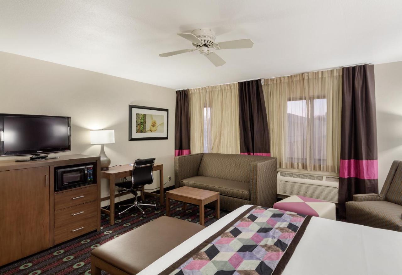 Comfort Inn Midtown Tulsa Exterior photo